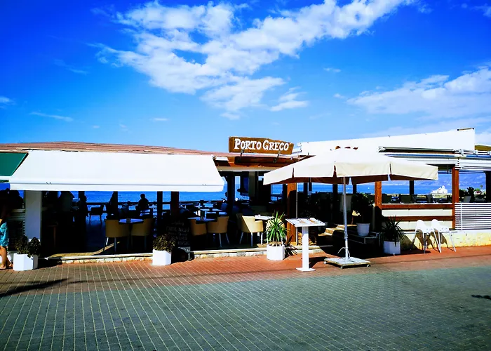Elmi Beach Hotel&Suites