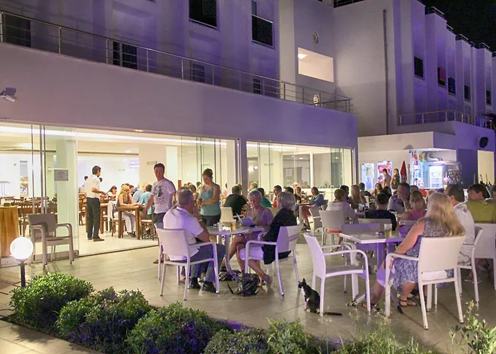 Club Shark Hotel