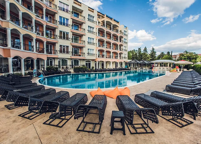 Avenue Deluxe Hotel