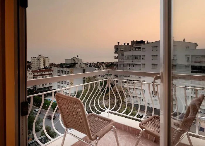 Lara Dinc Hotel