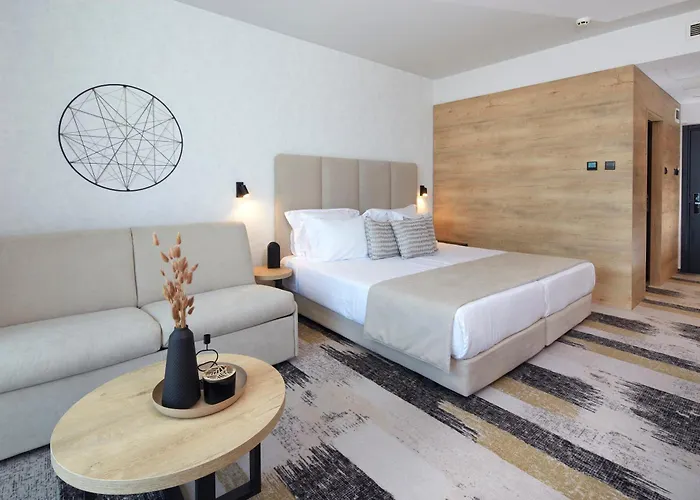 Hotel MARVEL - FULLY RENOVATED FREE Beach Access