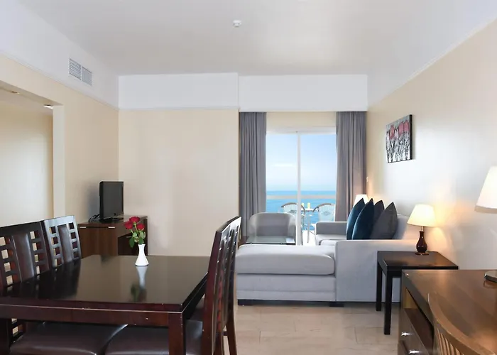 Ramada By Wyndham Beach Hotel Ajman