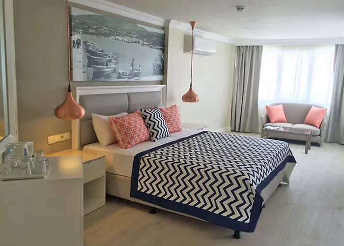 Paloma Marina Suites - Adult Only