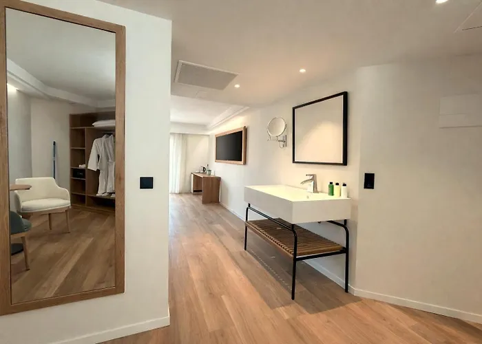 Welikehotel Triton Beach